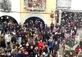 La Plaza Mayor jaraiceña llena de niños y sus familiares.