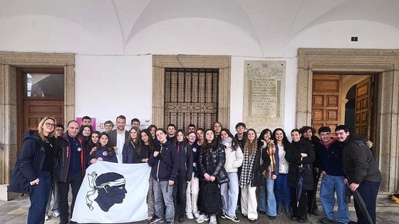 Alumnos y profesores del instituto francés de Calvi visitan el Gonzalo Korreas