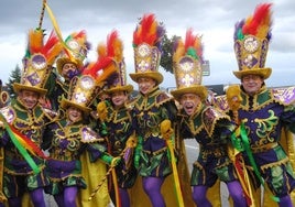 Peña Kiowas con su disfraz del pasado año, que éste recreará la boda tradicional.