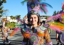 La peña Paprika durante el primer desfile del Carnaval jaraiceño de 2026.