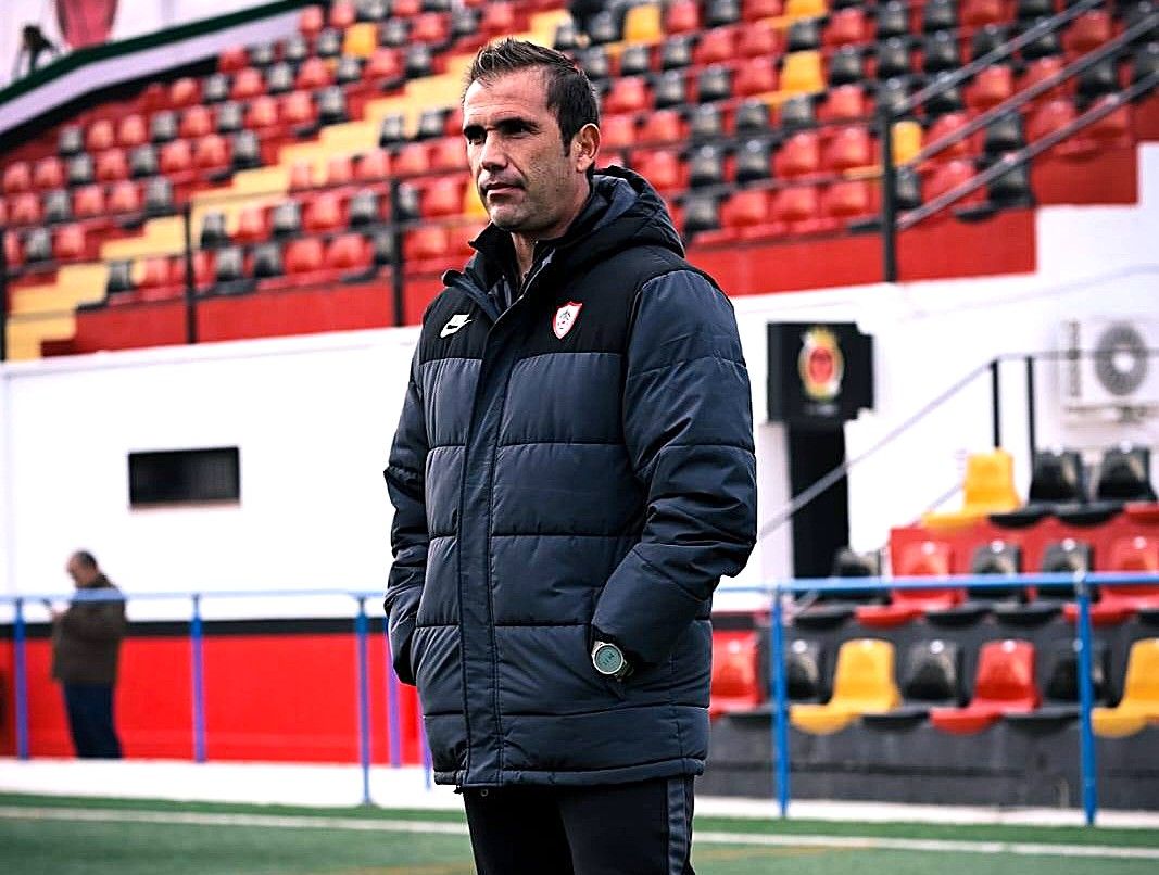 Dani Baños, el entrenador de los éxitos del CF Jaraíz, ratificado y apoyado por la directiva.