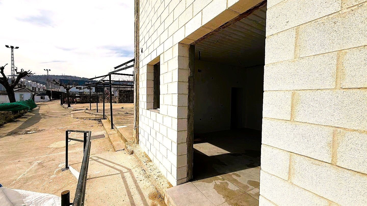 Reformas en el bar y cocina de las piscinas.