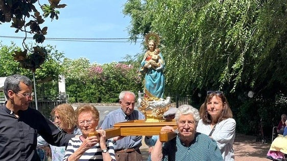 La Virgen del Salobrar visita la residencia de mayores