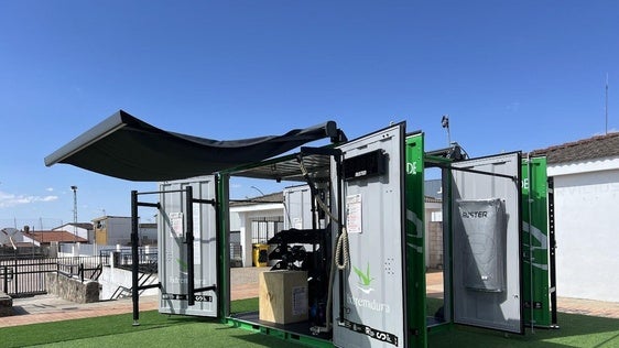 Instalan en 'Cubofit' o gimnasio móvil al aire libre en el polideportivo