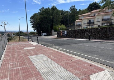 El Ayuntamiento construye pasos peatonales en la salida hacia Pasarón