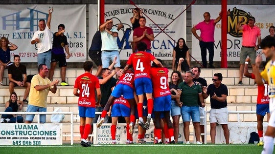 El Jaraíz celebra su primera victoria de la temporada