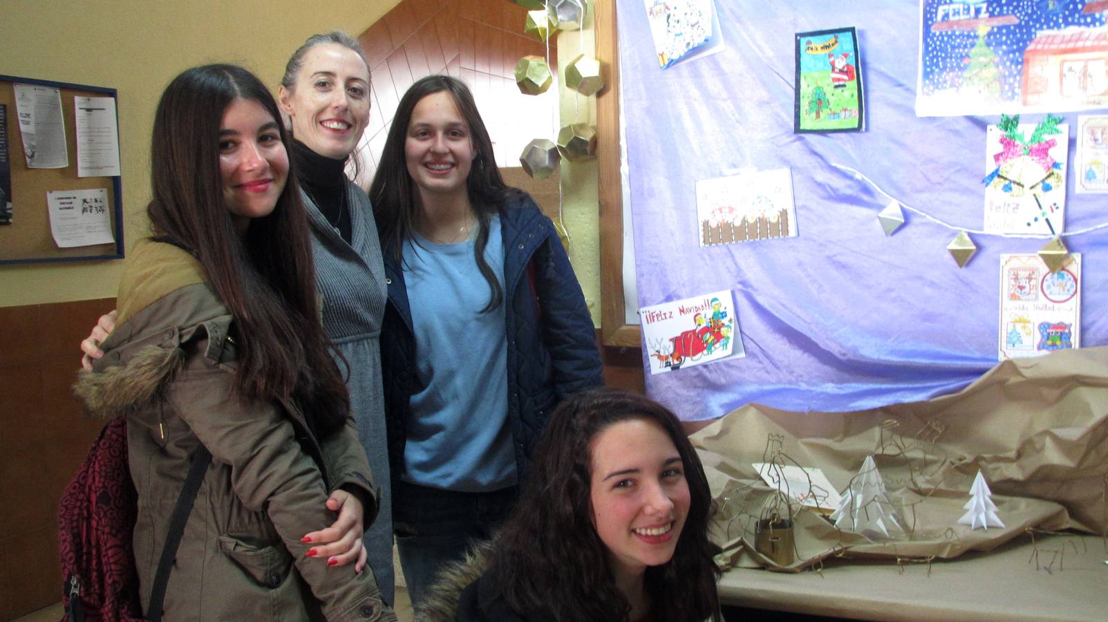 Miriam Garcia con varias alumnas. 