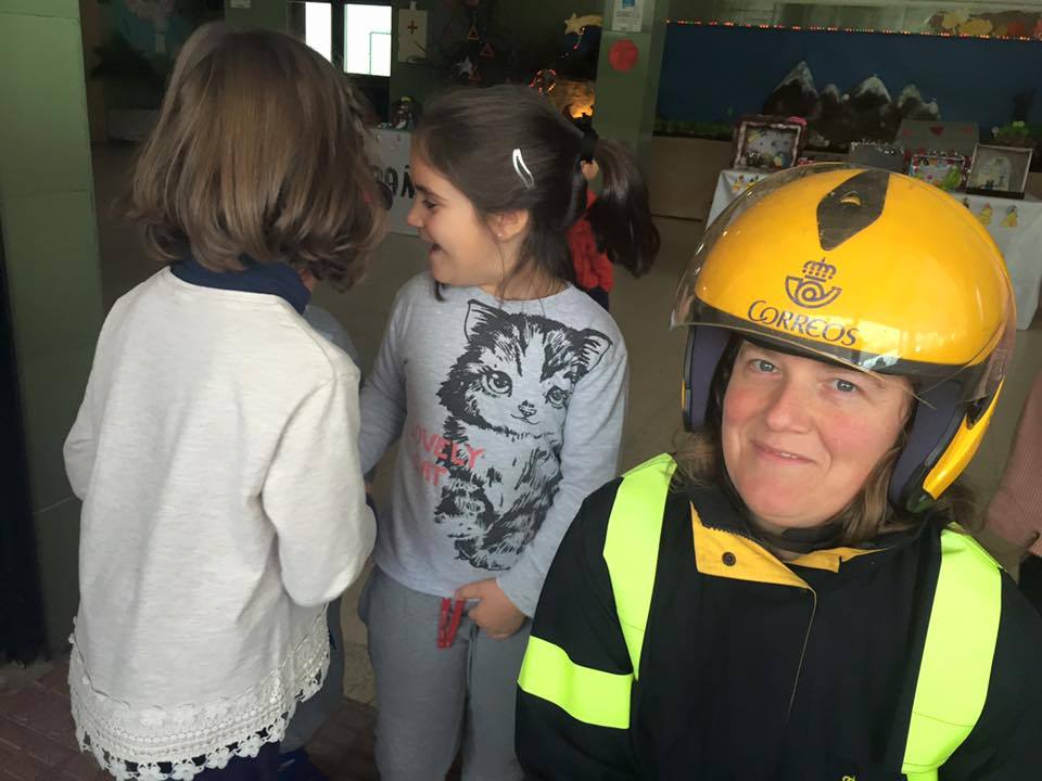 Eva con los niños.