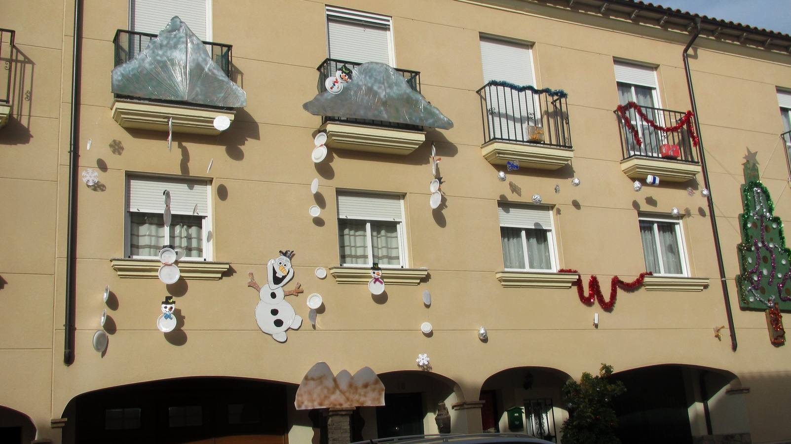 Fachada de un edificio de la calle Monfragüe.