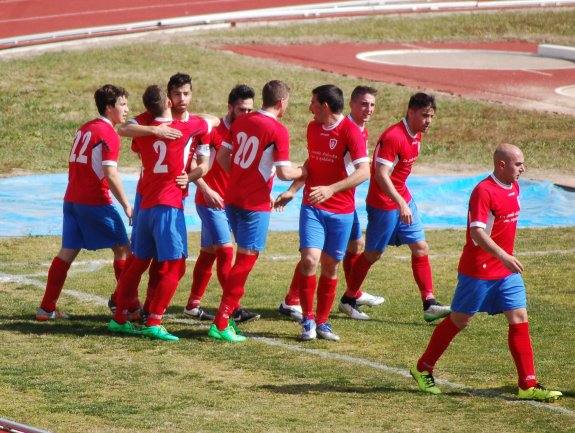 El Jaraíz celebra el 0-2 de David Jiménez. 