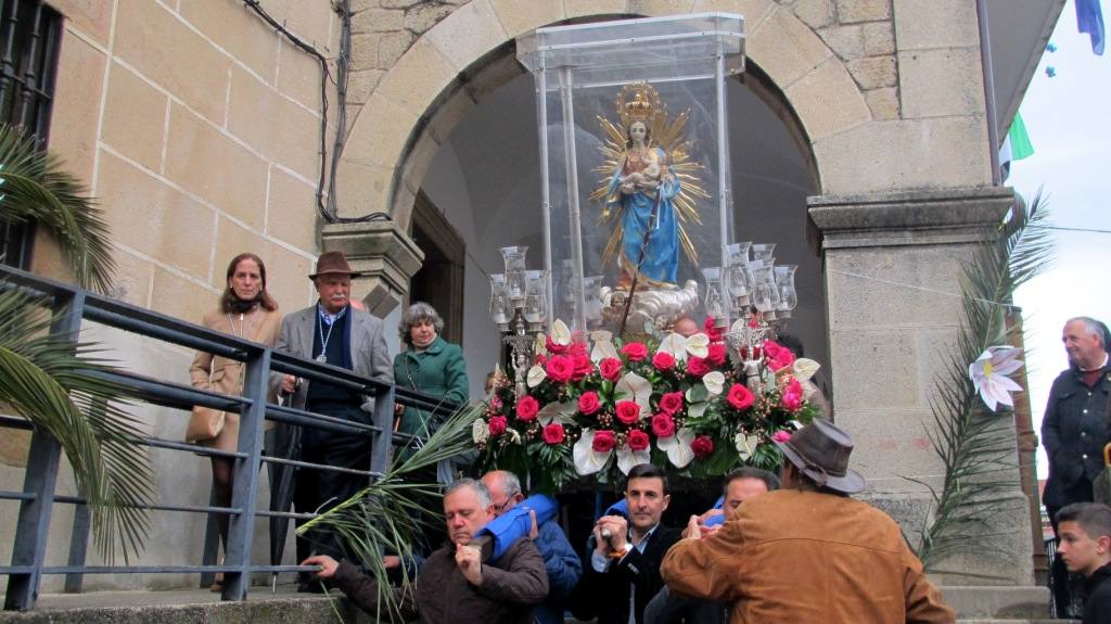 La Virgen ayer domingo, tras el ofertorio.
