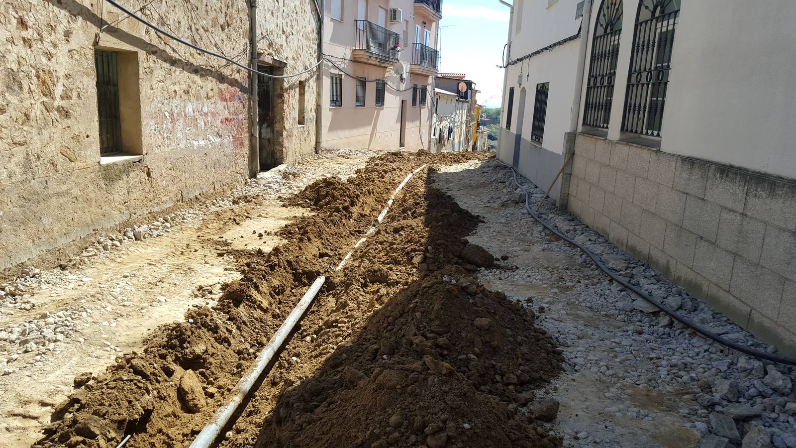 Cambio de tubería en una calle jaraiceña.
