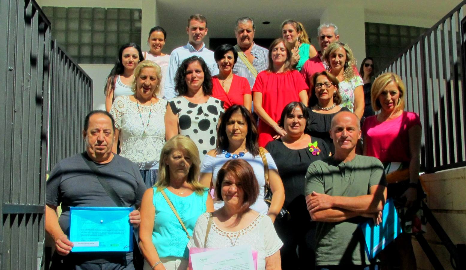 Alumnos, equipo técnico y autoridades, en la clausura. 