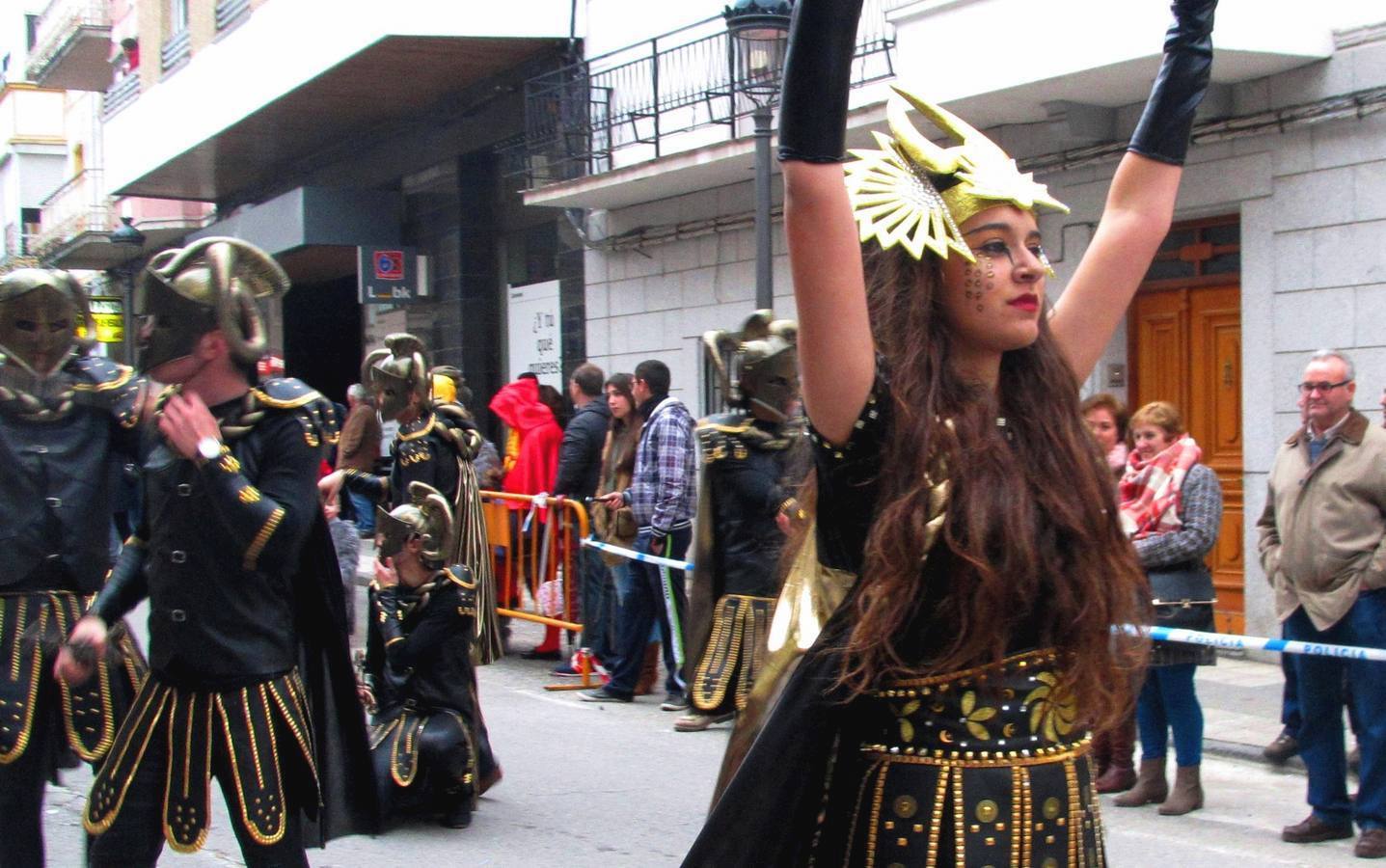 Primer desfile de peñas y comparsas, con nuevo horario y recorrido