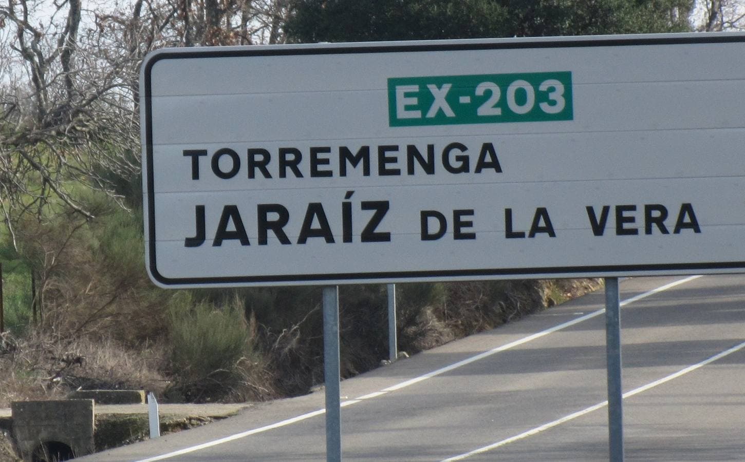 Carretera Ex-203, dirección a Torremenga. 