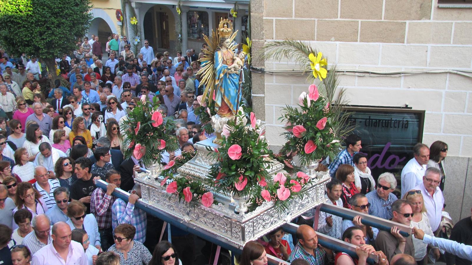 Procesión por la Plaza Mayor. 