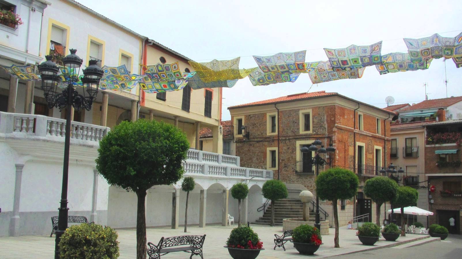 Los toldos de ganchillos instalados en la Plaza.