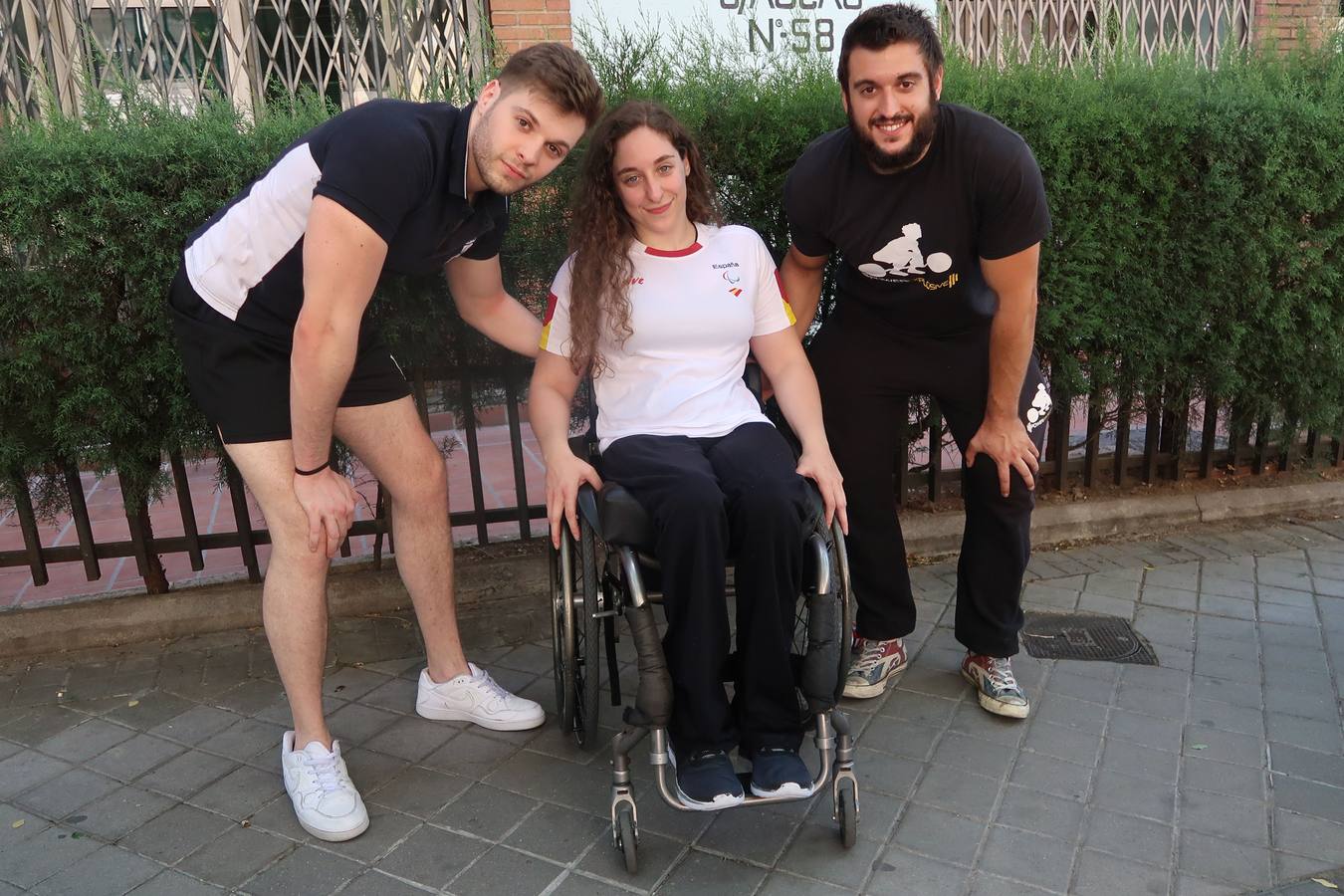 Loida con sus entrenadores, su hermano Aarón, y Óscar Sánchez. 
