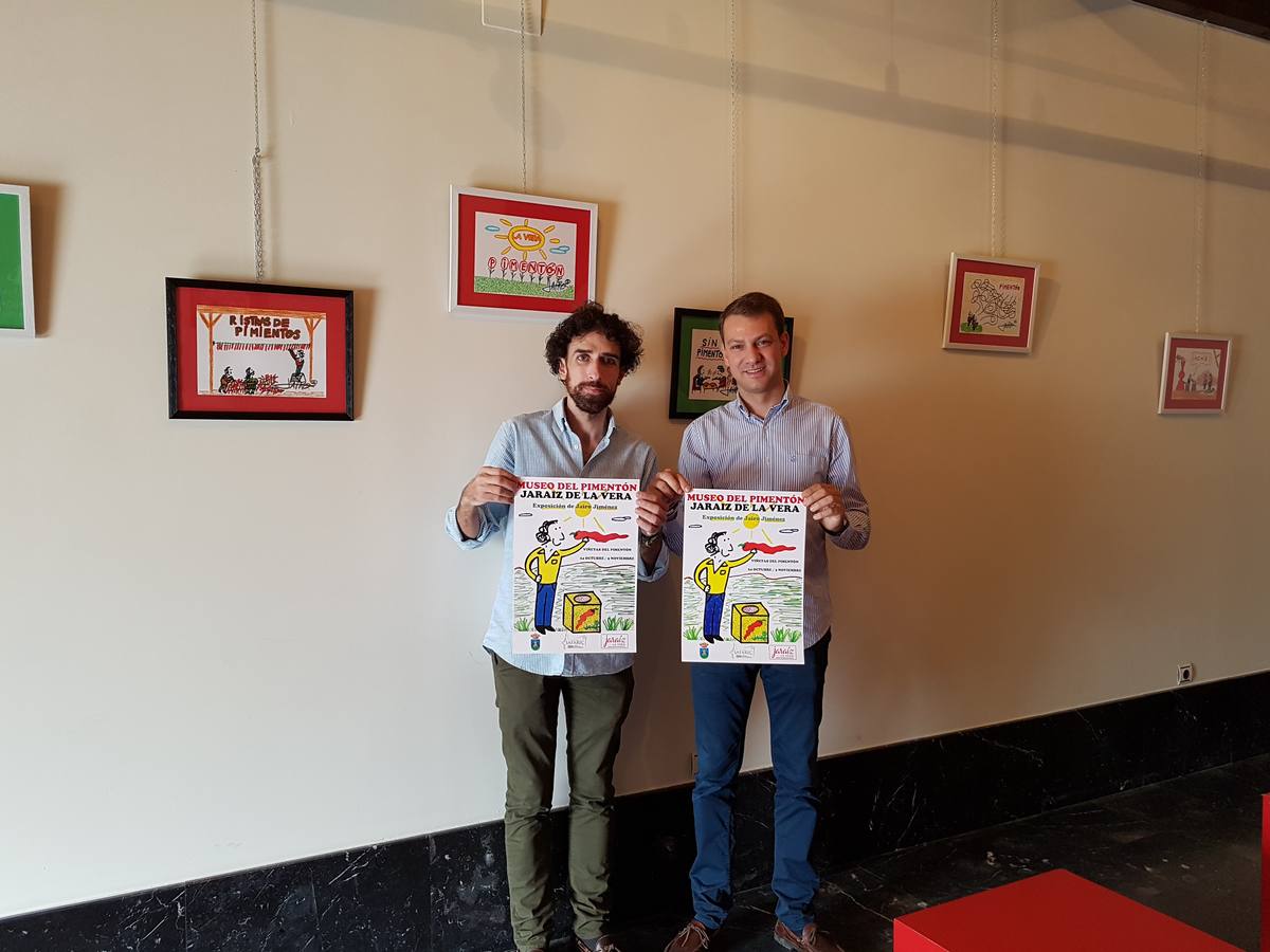 El alcalde y el autor durante la presentación de la muestra.