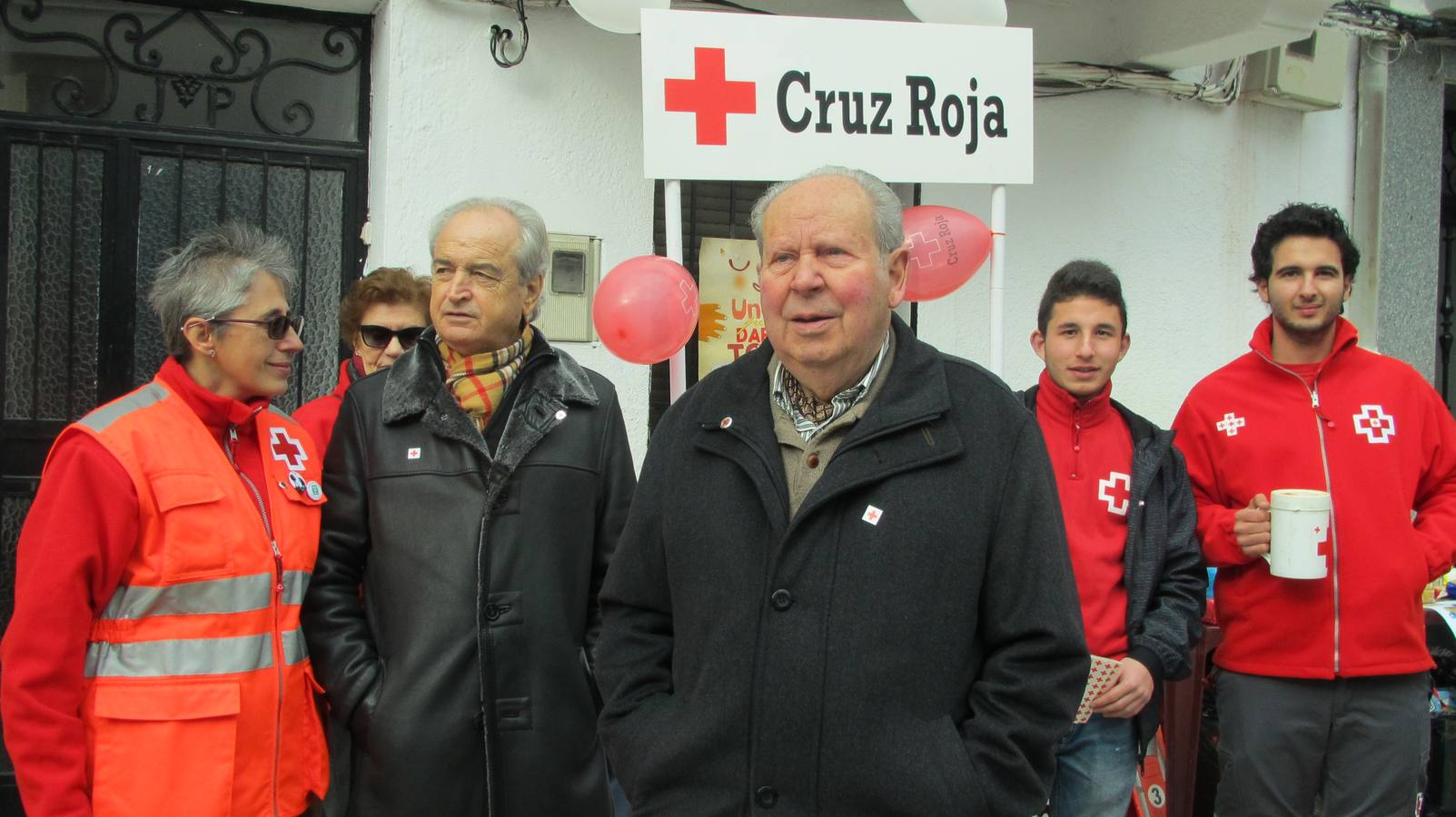 Responsables y voluntarios de Cruz Roja ayer.