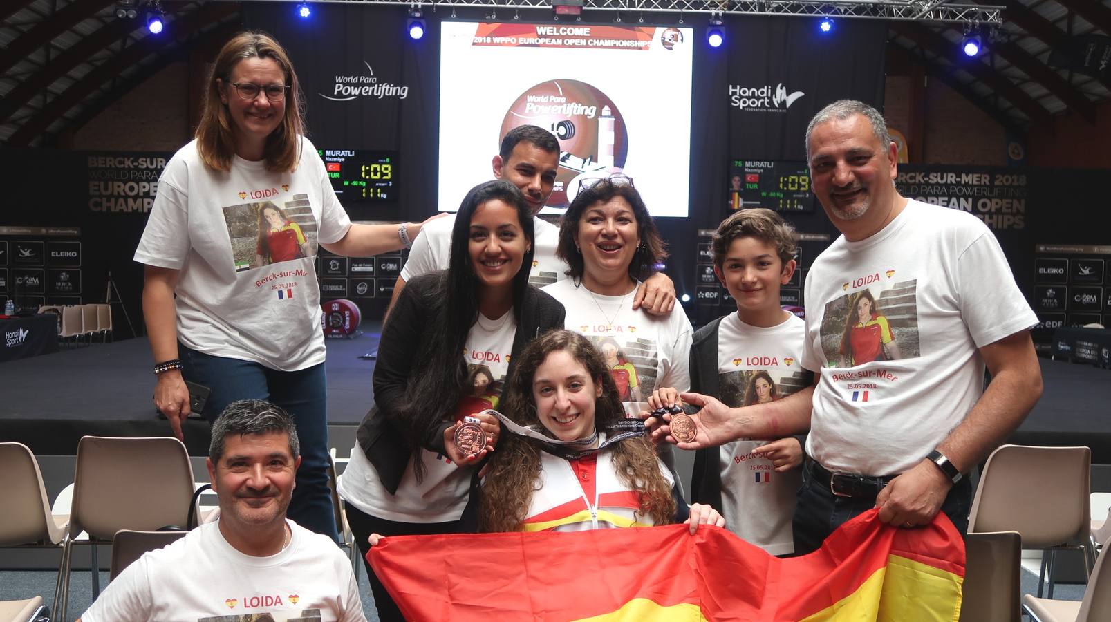 Loida con las medallas. 