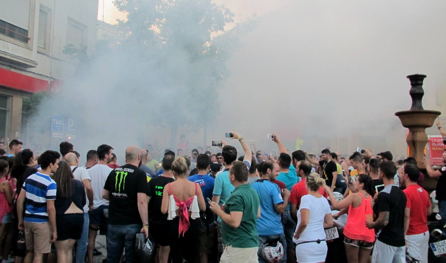 Concentración de moteros en la plaza de Santa Ana.
