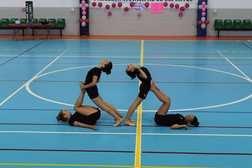 El pabellón municipal de deportes acoge un festival de gimnasia rítmica