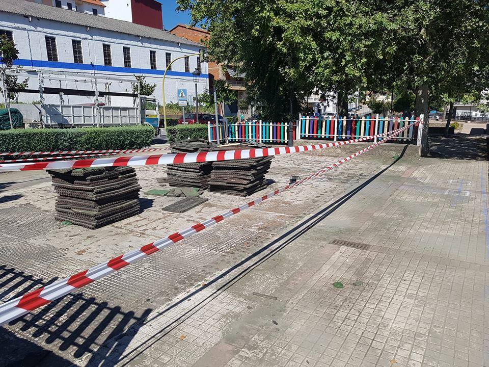 El Consistorio remodela los parques infantiles del municipio