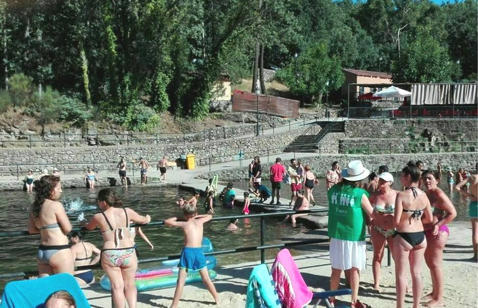 La campaña ‘Protégete del sol’ recala en el Lago y las piscinas municipales
