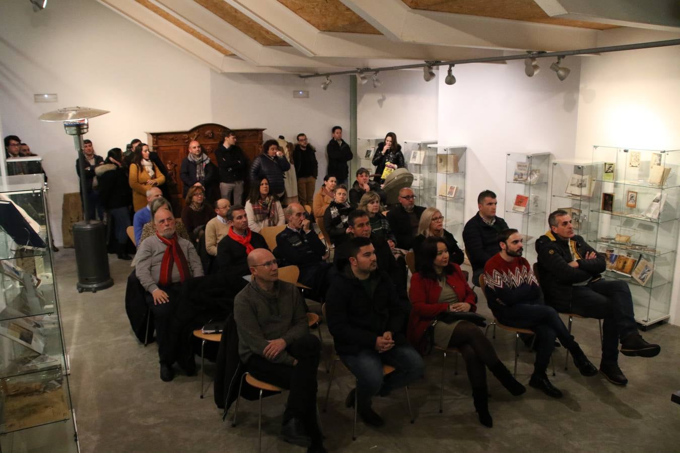 La Casa-Museo Vasco Núñez de Balboa reabrió, ayer, sus puertas con motivo del V Centenario de la muerte del ilustre explorador, gobernante y conquistador jerezano. Virginia Borrallo, alcaldesa del municipio, y Antonio Torrado, miembro de la oficina de turismo, destacaron que esta reapertura se debe a que la Casa-Museo necesitaba «llenarse de contenido y ampliar su colección de enseres». La cita se convirtió, junto con la presentación del cupón de la ONCE el pasado 10 de enero, en el prólogo de una programación de actividades que se desarrollará durante el mes de febrero.