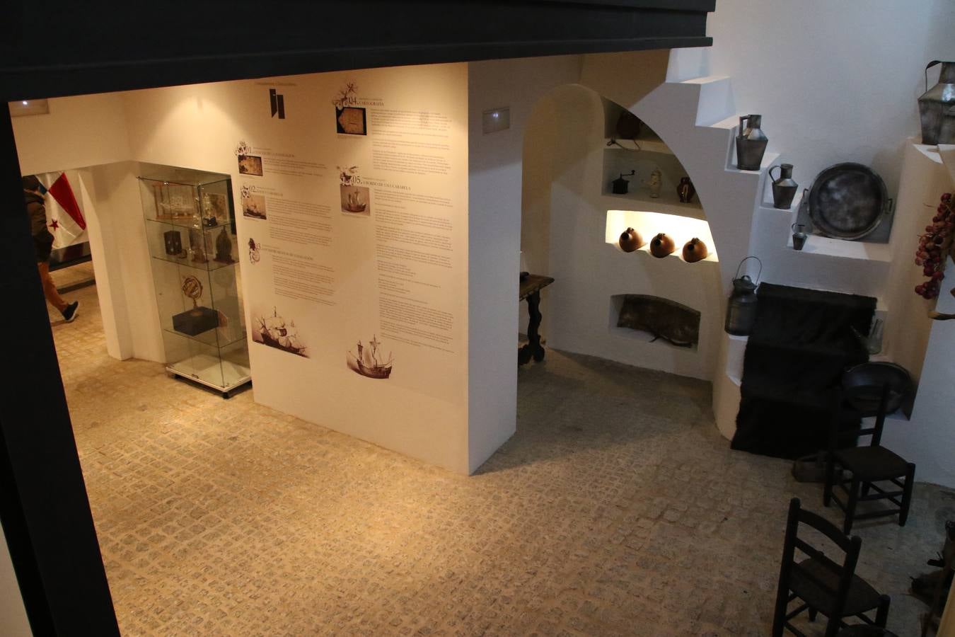 La Casa-Museo Vasco Núñez de Balboa reabrió, ayer, sus puertas con motivo del V Centenario de la muerte del ilustre explorador, gobernante y conquistador jerezano. Virginia Borrallo, alcaldesa del municipio, y Antonio Torrado, miembro de la oficina de turismo, destacaron que esta reapertura se debe a que la Casa-Museo necesitaba «llenarse de contenido y ampliar su colección de enseres». La cita se convirtió, junto con la presentación del cupón de la ONCE el pasado 10 de enero, en el prólogo de una programación de actividades que se desarrollará durante el mes de febrero.