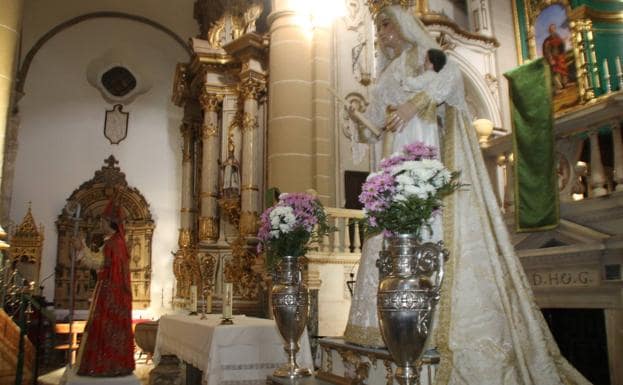 La imagen de la Virgen de la Encarnación luce restaura por Francisco Pérez Vargas.