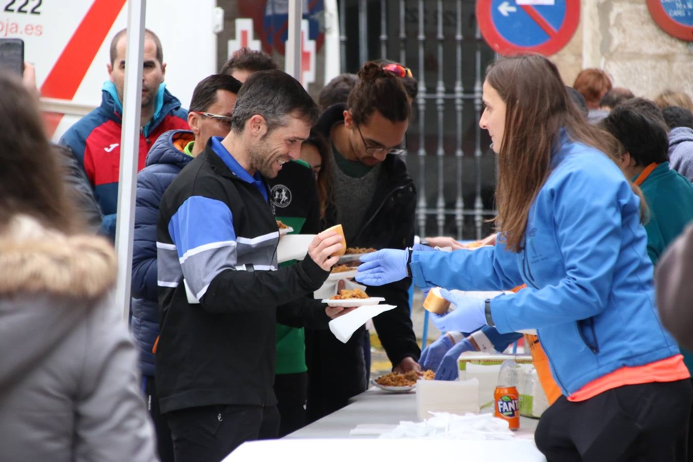 Daniel Remón Señorán, en masculino, y Beatriz González Suárez, en femenino, han sido los vencedores absolutos del I Trail Jerez de los Caballeros-Sierra San José que se ha celebrado, esta mañana, en el municipio. La prueba, de 27 kilómetros, ha contado con un circuito alternativo, de 11 kilómetros, donde el jerezano Fernando Méndez García y María Isabel González Méndez se han alzado con la victoria. Más de 200 corredores han disfrutado de esta prueba que ha conjugado deporte y naturaleza.