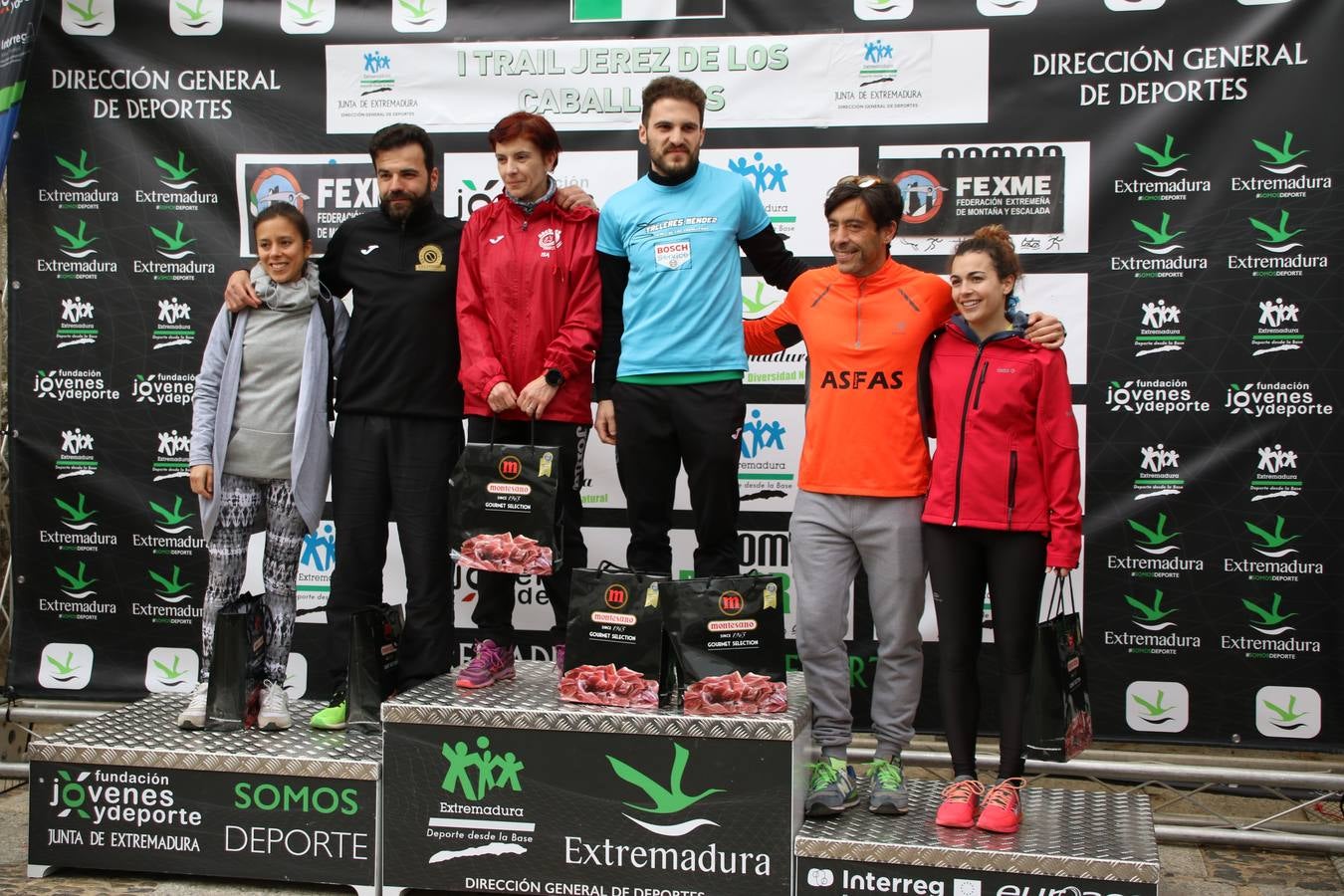 Daniel Remón Señorán, en masculino, y Beatriz González Suárez, en femenino, han sido los vencedores absolutos del I Trail Jerez de los Caballeros-Sierra San José que se ha celebrado, esta mañana, en el municipio. La prueba, de 27 kilómetros, ha contado con un circuito alternativo, de 11 kilómetros, donde el jerezano Fernando Méndez García y María Isabel González Méndez se han alzado con la victoria. Más de 200 corredores han disfrutado de esta prueba que ha conjugado deporte y naturaleza.