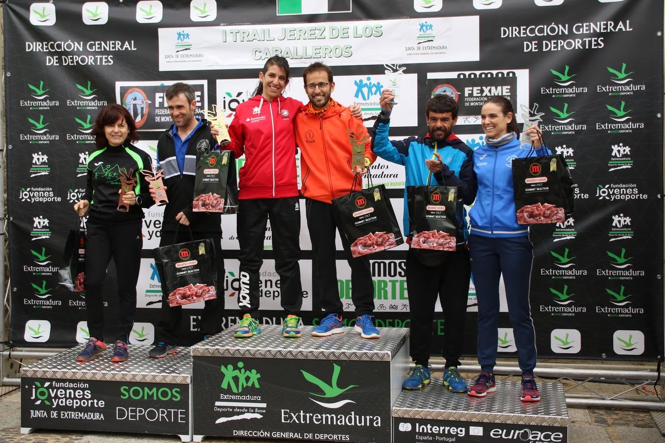 Daniel Remón Señorán, en masculino, y Beatriz González Suárez, en femenino, han sido los vencedores absolutos del I Trail Jerez de los Caballeros-Sierra San José que se ha celebrado, esta mañana, en el municipio. La prueba, de 27 kilómetros, ha contado con un circuito alternativo, de 11 kilómetros, donde el jerezano Fernando Méndez García y María Isabel González Méndez se han alzado con la victoria. Más de 200 corredores han disfrutado de esta prueba que ha conjugado deporte y naturaleza.