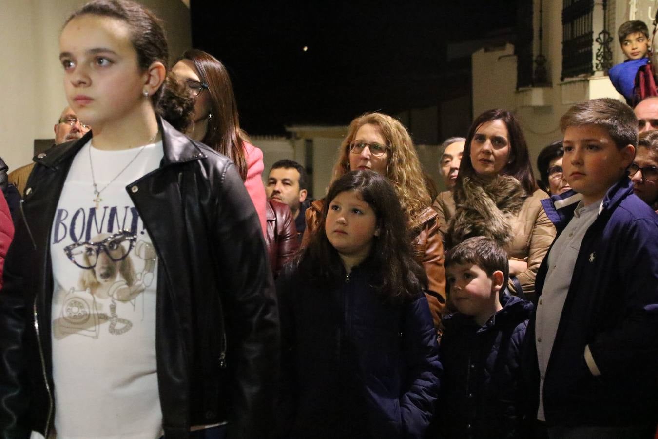Jerez de los Caballeros acogió, ayer, la primera edición de la Ruta nocturna teatralizada 'Conquistadores Jerezanos' que, con motivo del V Centenario de la Muerte de Vasco Núñez de Balboa, se ha llevado a cabo. Pequeños y mayores disfrutaron con las historias de Vasco Núñez de Balboa, Hernando de Soto, Nuño de Tovar... en una ruta «de todos, diseñada y puesta en marcha por jerezanos a través de la Oficina de Turismo y la Concejalía de Cultura», señala Antonio Torrado, técnico de la citada Oficina, «más de 150 personas, propios y foráneos, han querido conocer la historia y cultura de Jerez, por lo que la valoración de la jornada es más que positiva».