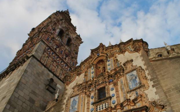 Imagen exterior del templo patronal de San Bartolomé.
