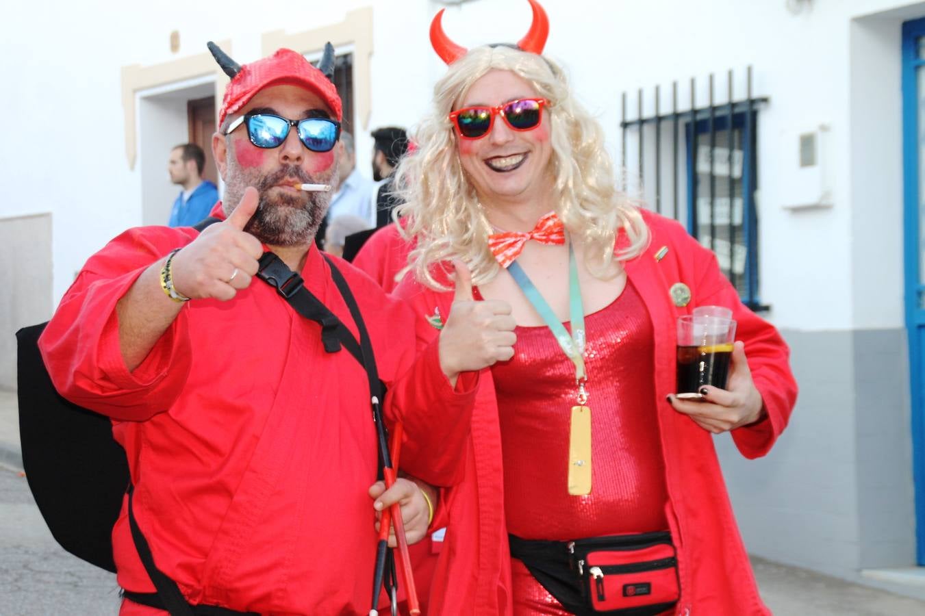 El desfile de Carnaval llenó de alegría, colorido y animación las calles de Jerez de los Caballeros. El desfile partió de la calle Eritas continuó el recorrido por el barrio de Los Mártires, la corredera Hernando de Soto y la calle Vasco Núñez, para culminar en la Plaza de España.Destacó la participación de muchos grupos, de todas las edades, pero especialmente de jóvenes, savia nueva que se va incorporando a la fiesta. Con un ambiente primaveral, fueron muchas las personas que se concentraron a lo largo del recorrido para disfrutar de este caudal de fantasía y de fiesta.