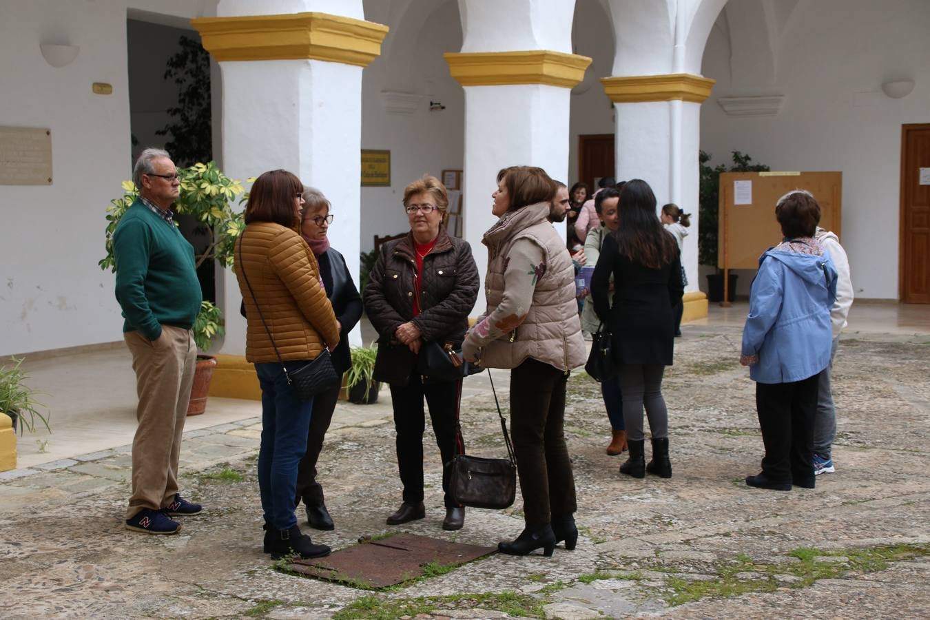 La Asociación de Mujeres Progresistas 'Felisa Tanco' inauguró, ayer, la exposición fotográfica 'Abuelas en movimiento. Instinto vital', enmarcada en los actos conmemorativos del Día Internacional de la Mujer, que se celebra hoy. Una exposición que tiene como objetivo poner en valor el papel que las abuelas juegan en la actualidad y la aportación que está teniendo en la sociedad y en la familia.