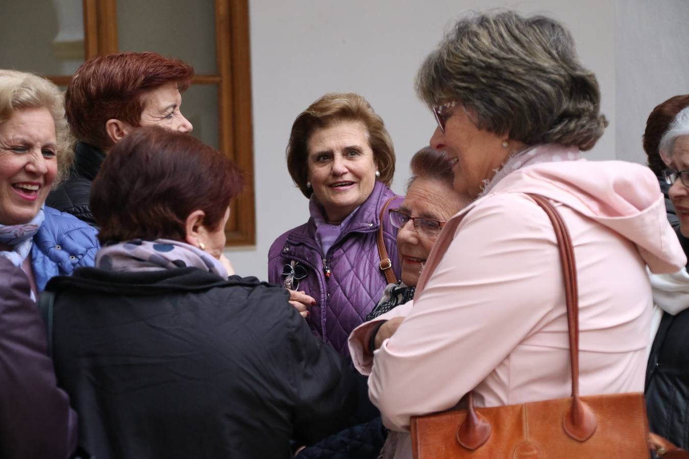 La Asociación de Mujeres Progresistas 'Felisa Tanco' inauguró, ayer, la exposición fotográfica 'Abuelas en movimiento. Instinto vital', enmarcada en los actos conmemorativos del Día Internacional de la Mujer, que se celebra hoy. Una exposición que tiene como objetivo poner en valor el papel que las abuelas juegan en la actualidad y la aportación que está teniendo en la sociedad y en la familia.