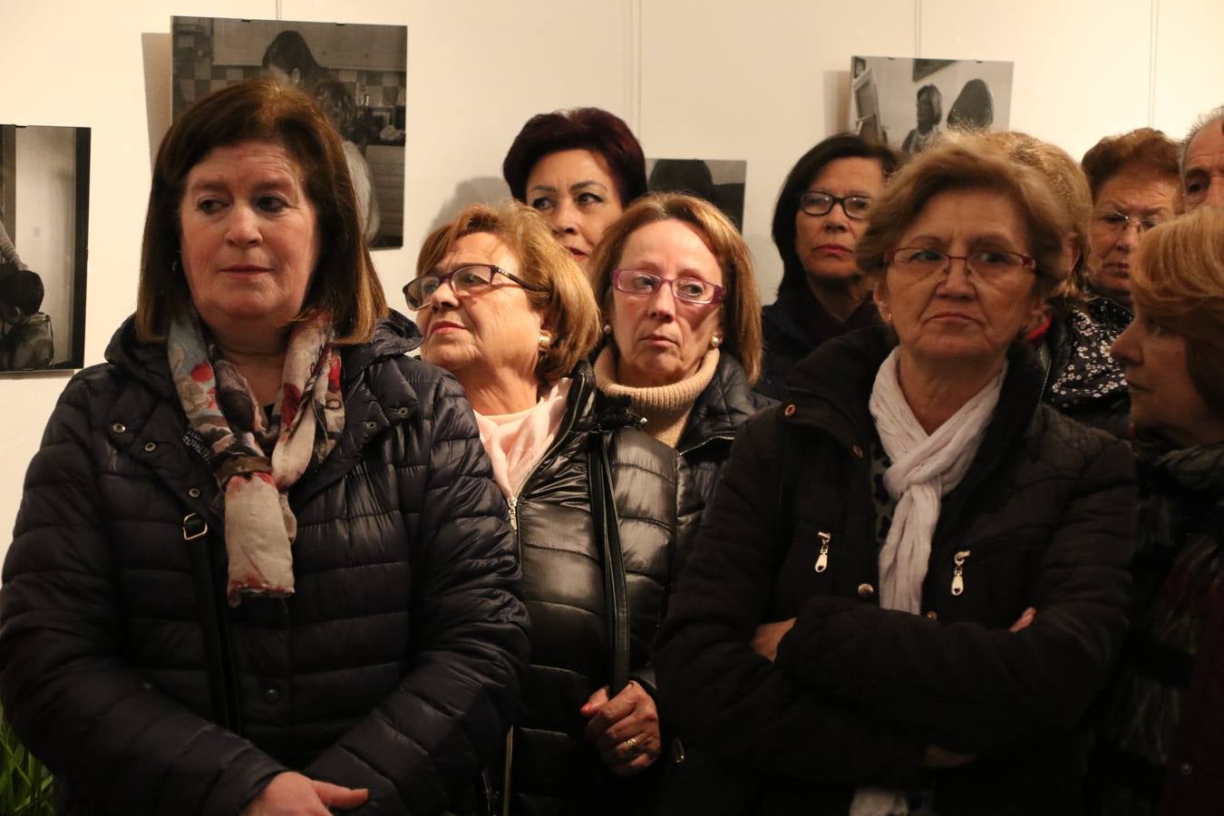La Asociación de Mujeres Progresistas 'Felisa Tanco' inauguró, ayer, la exposición fotográfica 'Abuelas en movimiento. Instinto vital', enmarcada en los actos conmemorativos del Día Internacional de la Mujer, que se celebra hoy. Una exposición que tiene como objetivo poner en valor el papel que las abuelas juegan en la actualidad y la aportación que está teniendo en la sociedad y en la familia.