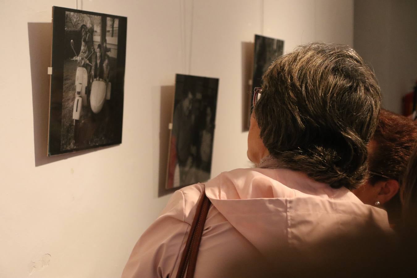 La Asociación de Mujeres Progresistas 'Felisa Tanco' inauguró, ayer, la exposición fotográfica 'Abuelas en movimiento. Instinto vital', enmarcada en los actos conmemorativos del Día Internacional de la Mujer, que se celebra hoy. Una exposición que tiene como objetivo poner en valor el papel que las abuelas juegan en la actualidad y la aportación que está teniendo en la sociedad y en la familia.