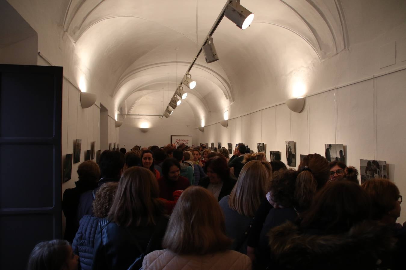La Asociación de Mujeres Progresistas 'Felisa Tanco' inauguró, ayer, la exposición fotográfica 'Abuelas en movimiento. Instinto vital', enmarcada en los actos conmemorativos del Día Internacional de la Mujer, que se celebra hoy. Una exposición que tiene como objetivo poner en valor el papel que las abuelas juegan en la actualidad y la aportación que está teniendo en la sociedad y en la familia.