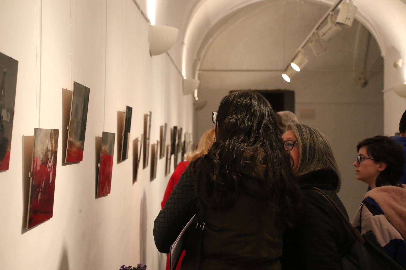 La Asociación de Mujeres Progresistas 'Felisa Tanco' inauguró, ayer, la exposición fotográfica 'Abuelas en movimiento. Instinto vital', enmarcada en los actos conmemorativos del Día Internacional de la Mujer, que se celebra hoy. Una exposición que tiene como objetivo poner en valor el papel que las abuelas juegan en la actualidad y la aportación que está teniendo en la sociedad y en la familia.