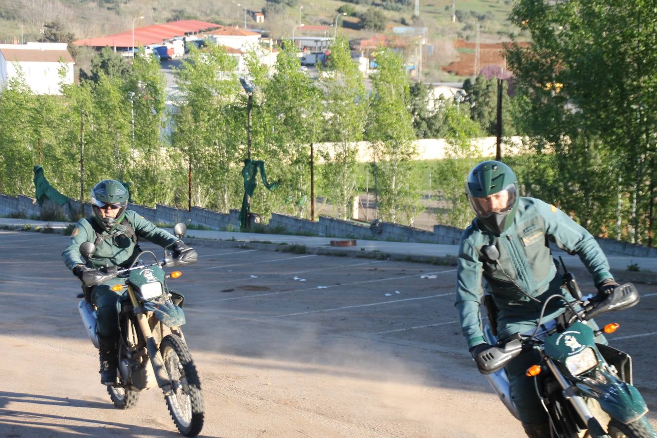 Sensacional jornada en torno al deporte del ciclismo la vivida este domingo, 10 de marzo, en Jerez de los Caballeros con la celebración del VII Maratón templario organizado por el Club ciclista de esta ciudad, con el que se ha dado continuidad a un Open de España de Maratón, que arrancó hace un mes con la VI Vuelta a Córdoba BTT.Miguel Muñoz y Lara Lois, acudían como líderes en la categoría élite tras ser los mejores en la primera cita y en esta prueba, han finalizado cuarto y primera de la general, respectivamente. José Márquez Granado (Quillo Márquez) ha sido el vencedor de la Maratón con un recorrido de 83 kilómetros por el bello entorno de dehesas de Jerez y la comarcar suroeste de Extremadura y con más de 2.000 metros de desnivel acumulado; seguido de Alejandro Díaz de la Peña y José Luis Carrasco Gámez. Agnieta Francke ha sido segunda de la general. En cuanto a los locales, Rafael García Barragán ha sido el primer jerezano de la Maratón en llegar a meta seguido de Ramón Pérez Guerrero y José Ángel González Pérez.El vencedor de la Ruta cicloturista, de 50 kilómetros, ha sido Alberto Cuevas Sánchez, seguido de Antonio Linares Paredes y Pablo Alpiste Quijada.