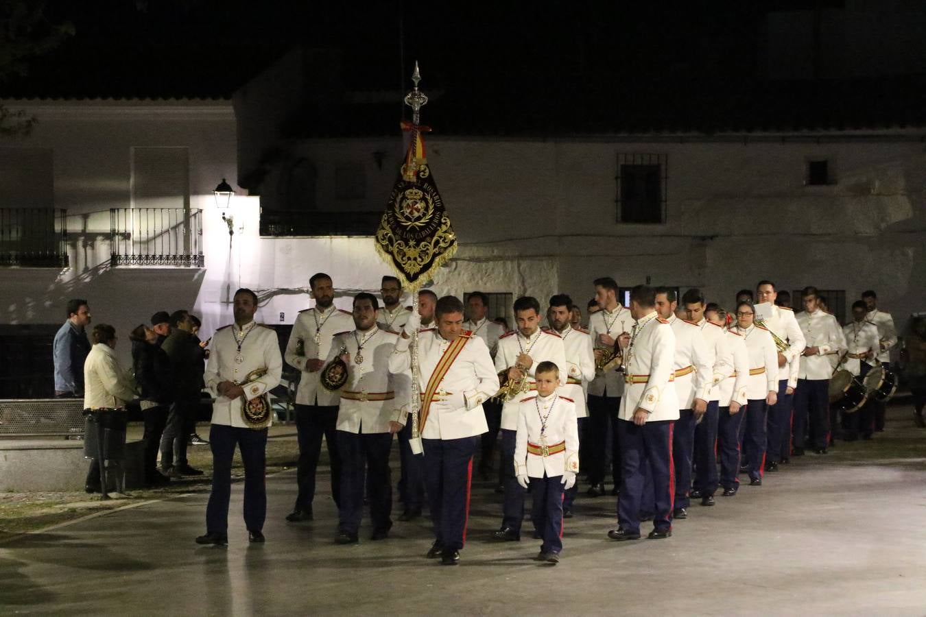 La Banda de Cornetas y Tambores 'Nuestra Señora del Rosario' (Los Catalinos) de Jerez de los Caballeros ofreció, ayer, un concierto en el Llano de los Mártires. La cita se enmarca en los actos organizados por la Pontificia y Real Cofradía del Señor Coronado de Espinas, Santísimo Cristo de la Flagelación y María Santísima de la Amargura con motivo del 245 aniversario de su fundación.