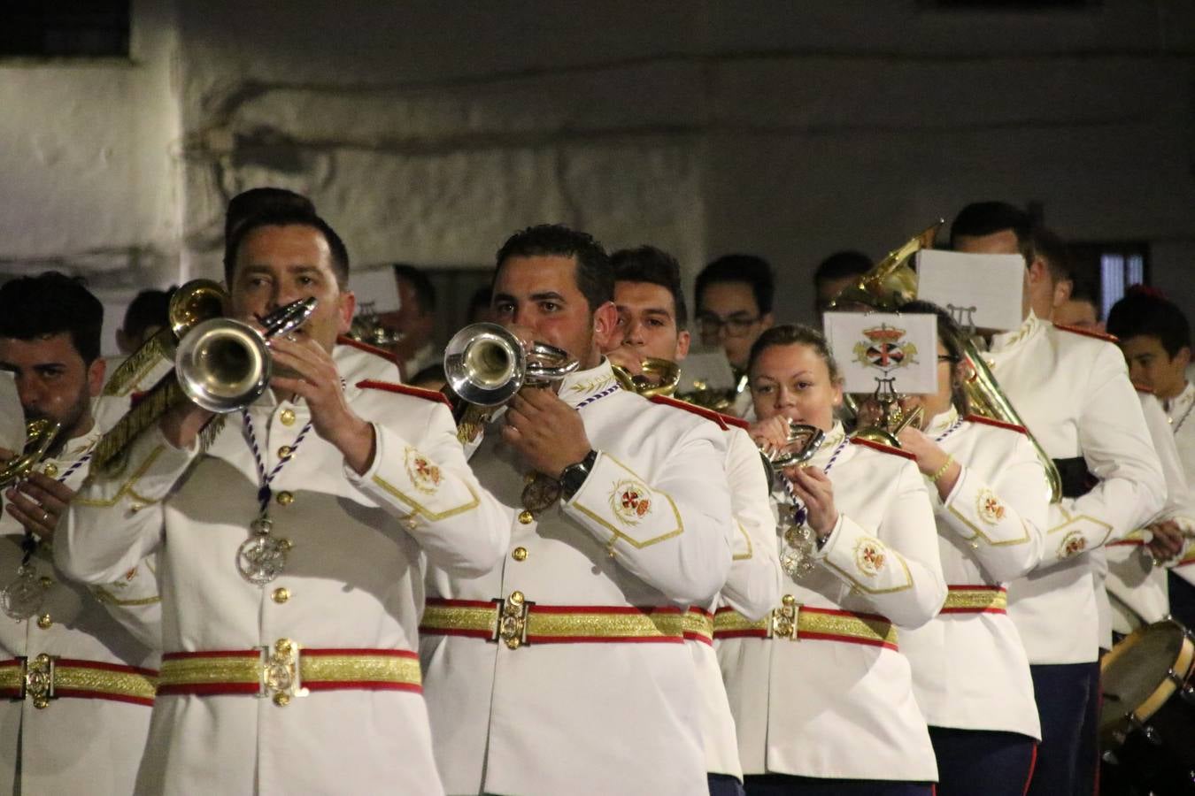 La Banda de Cornetas y Tambores 'Nuestra Señora del Rosario' (Los Catalinos) de Jerez de los Caballeros ofreció, ayer, un concierto en el Llano de los Mártires. La cita se enmarca en los actos organizados por la Pontificia y Real Cofradía del Señor Coronado de Espinas, Santísimo Cristo de la Flagelación y María Santísima de la Amargura con motivo del 245 aniversario de su fundación.