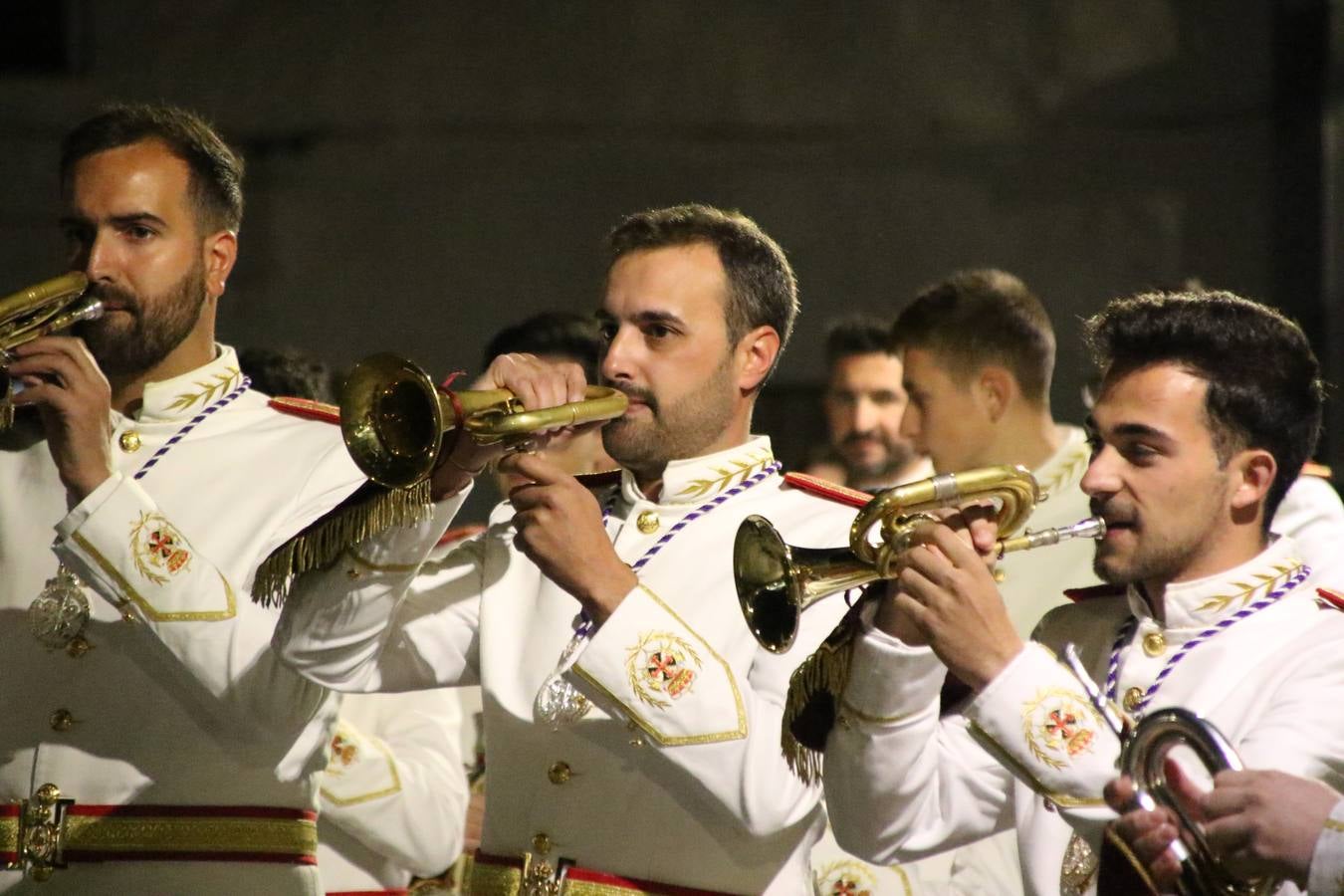 La Banda de Cornetas y Tambores 'Nuestra Señora del Rosario' (Los Catalinos) de Jerez de los Caballeros ofreció, ayer, un concierto en el Llano de los Mártires. La cita se enmarca en los actos organizados por la Pontificia y Real Cofradía del Señor Coronado de Espinas, Santísimo Cristo de la Flagelación y María Santísima de la Amargura con motivo del 245 aniversario de su fundación.