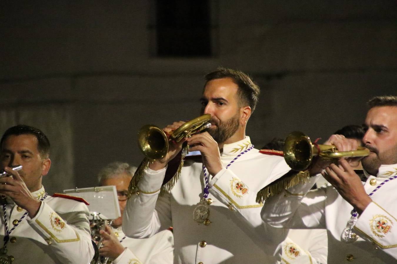 La Banda de Cornetas y Tambores 'Nuestra Señora del Rosario' (Los Catalinos) de Jerez de los Caballeros ofreció, ayer, un concierto en el Llano de los Mártires. La cita se enmarca en los actos organizados por la Pontificia y Real Cofradía del Señor Coronado de Espinas, Santísimo Cristo de la Flagelación y María Santísima de la Amargura con motivo del 245 aniversario de su fundación.