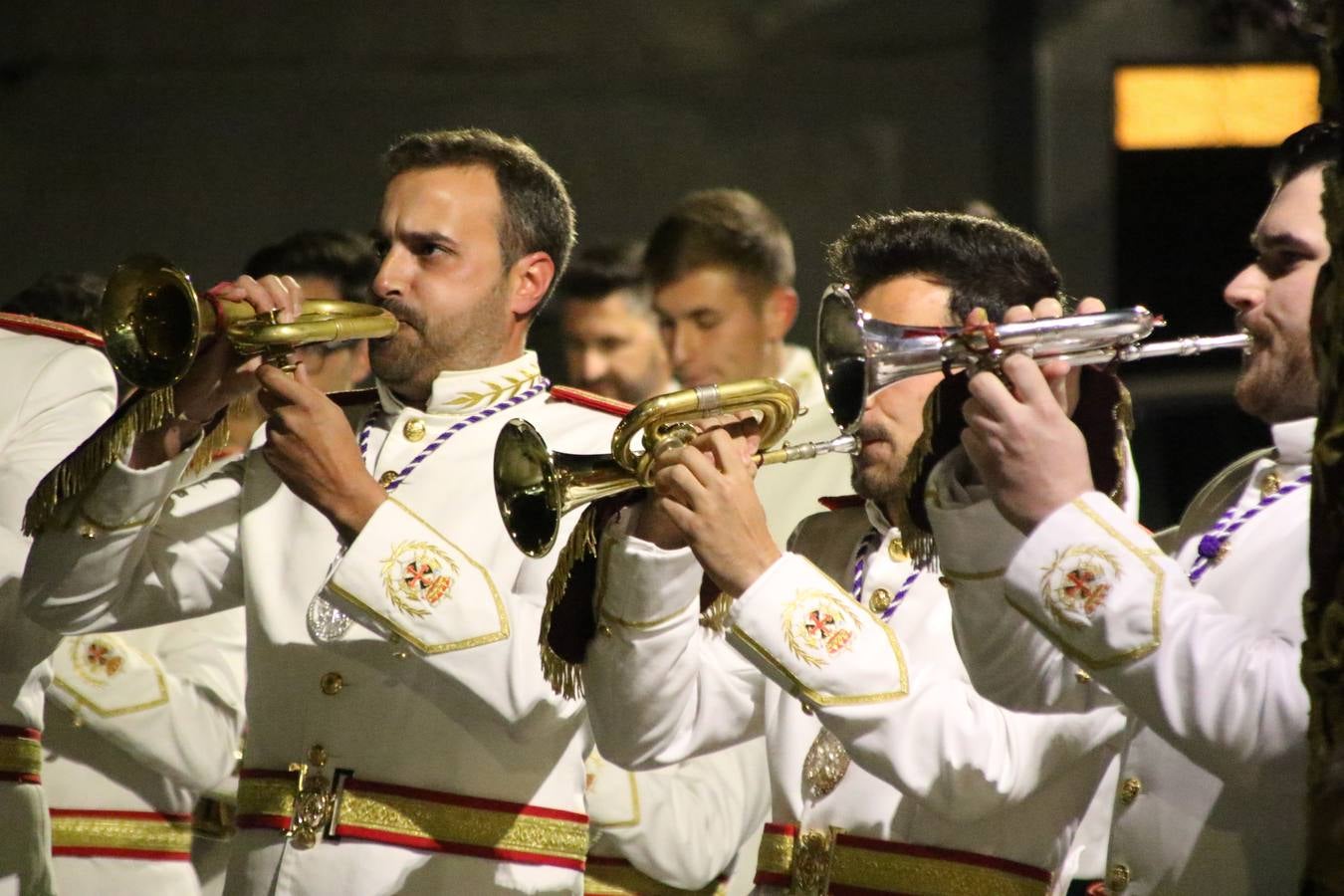 La Banda de Cornetas y Tambores 'Nuestra Señora del Rosario' (Los Catalinos) de Jerez de los Caballeros ofreció, ayer, un concierto en el Llano de los Mártires. La cita se enmarca en los actos organizados por la Pontificia y Real Cofradía del Señor Coronado de Espinas, Santísimo Cristo de la Flagelación y María Santísima de la Amargura con motivo del 245 aniversario de su fundación.